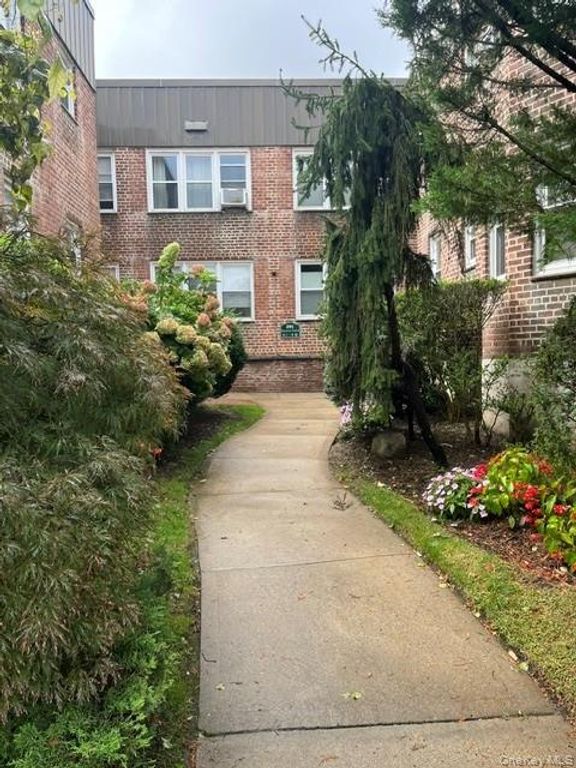 291 Cedarhurst Avenue K4, Cedarhurst, NY 11516 — photo 2