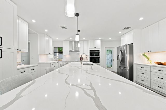 1619 Bayview Drive, Fort Lauderdale, FL 33305