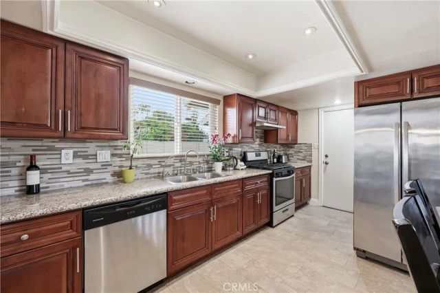1946 W Broadway, Anaheim, CA 92804