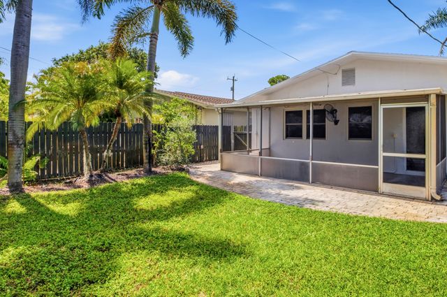 735 NE 34th Court, Oakland Park, FL 33334