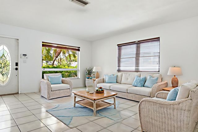 735 NE 34th Court, Oakland Park, FL 33334