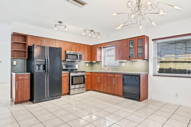 735 NE 34th Court, Oakland Park, FL 33334