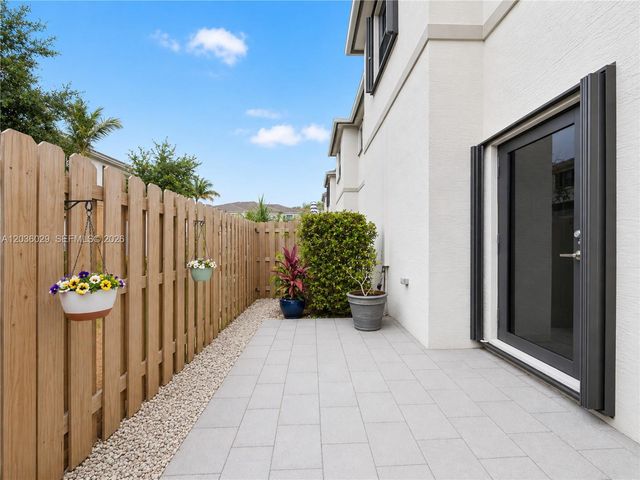 1608 SW 28th St, Fort Lauderdale, FL 33315