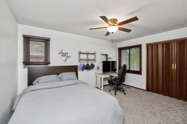 5648 Columbine Drive, Johnston, IA 50131