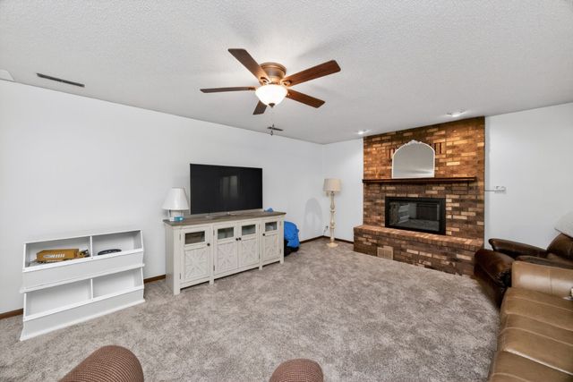 5648 Columbine Drive, Johnston, IA 50131