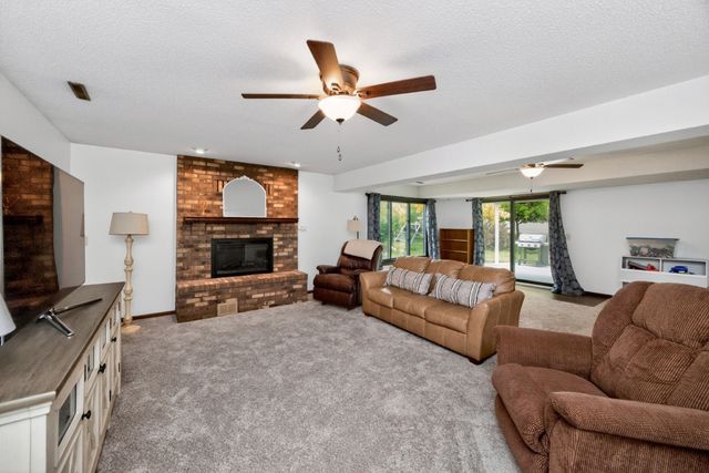 5648 Columbine Drive, Johnston, IA 50131