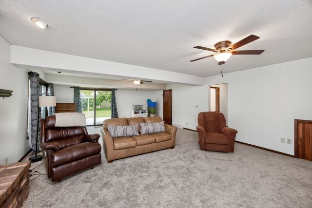 5648 Columbine Drive, Johnston, IA 50131
