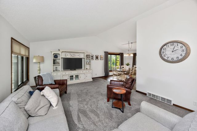 5648 Columbine Drive, Johnston, IA 50131