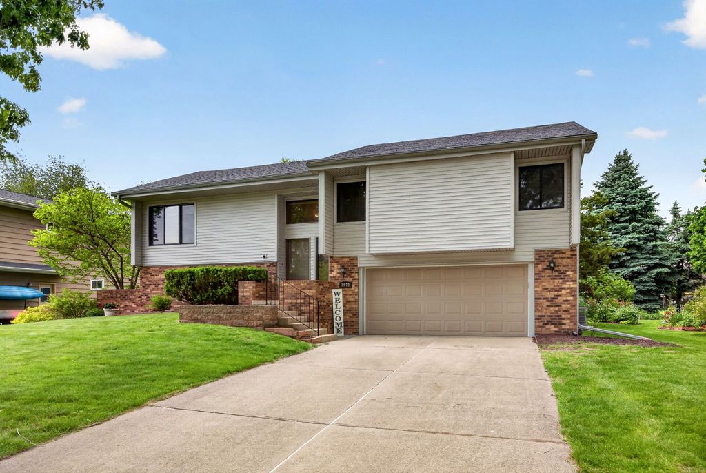 5648 Columbine Drive, Johnston, IA 50131