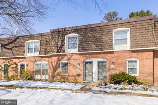 8218 CARRLEIGH PKWY #10, Springfield, VA 22152