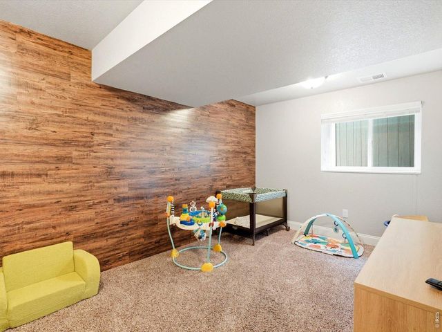 520 Namaqua Rd, Loveland, CO 80537