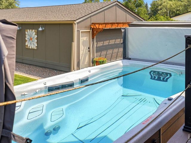 520 Namaqua Rd, Loveland, CO 80537