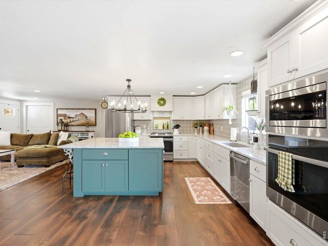 520 Namaqua Rd, Loveland, CO 80537