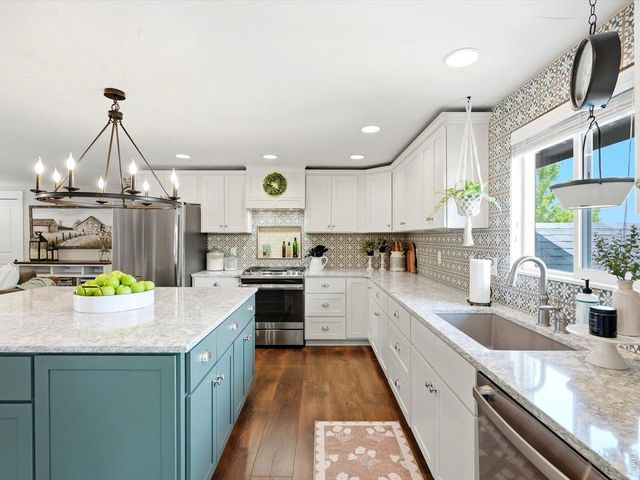 520 Namaqua Rd, Loveland, CO 80537