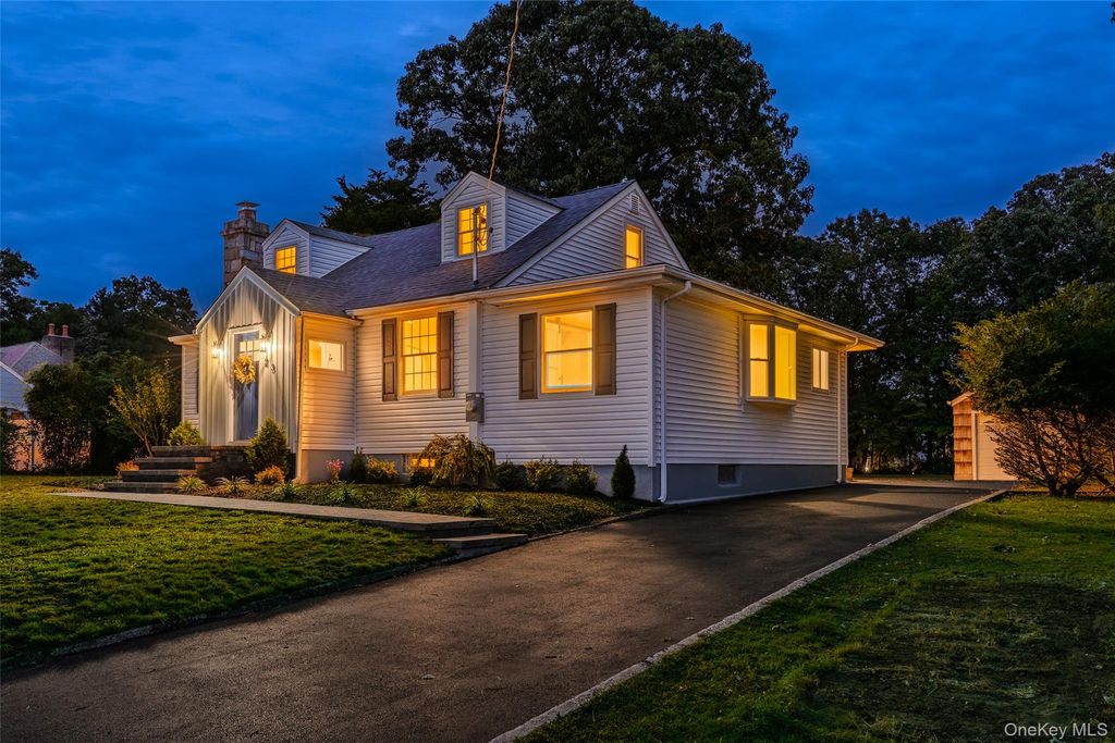 23 Hillcrest Drive, Smithtown, NY 11787 — photo 2