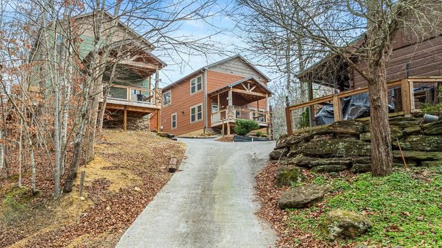 1012 Ravens Ford Way, Sevierville, TN 37876