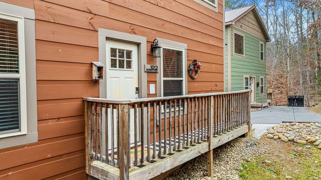 1012 Ravens Ford Way, Sevierville, TN 37876