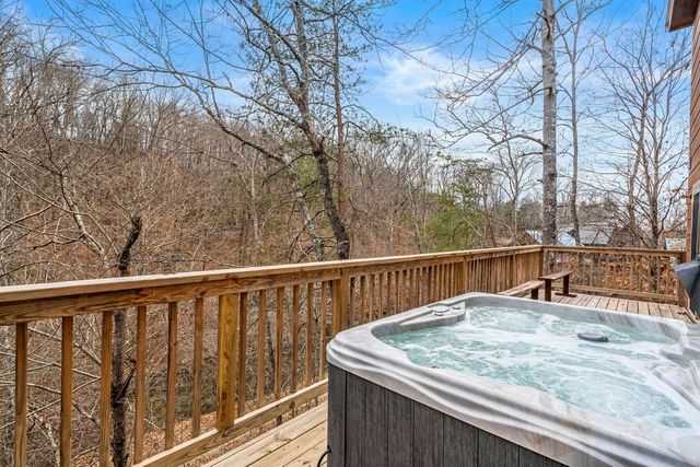 1012 Ravens Ford Way, Sevierville, TN 37876