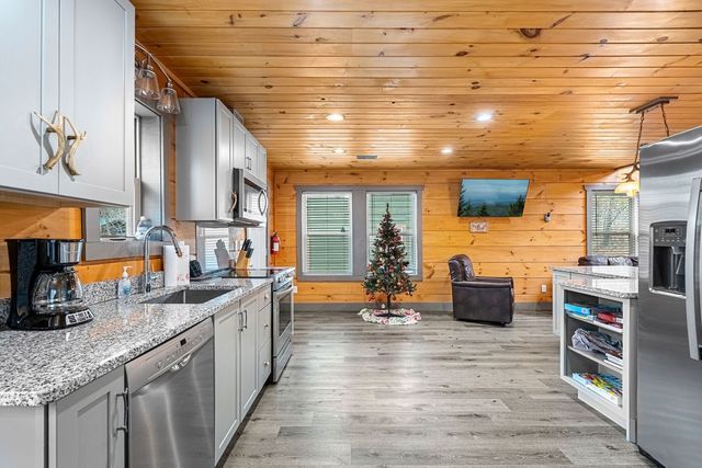 1012 Ravens Ford Way, Sevierville, TN 37876