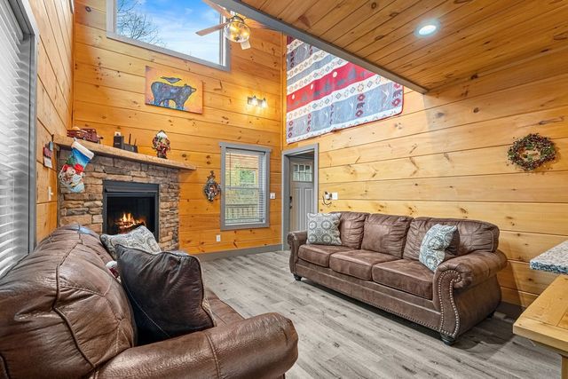 1012 Ravens Ford Way, Sevierville, TN 37876