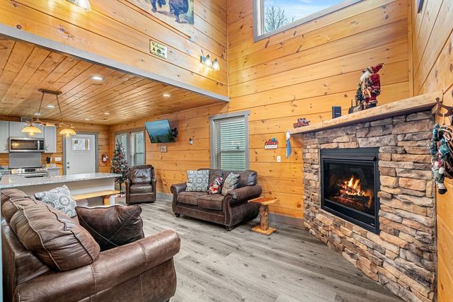 1012 Ravens Ford Way, Sevierville, TN 37876