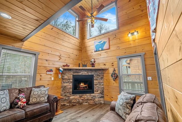 1012 Ravens Ford Way, Sevierville, TN 37876