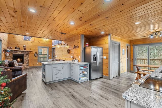 1012 Ravens Ford Way, Sevierville, TN 37876