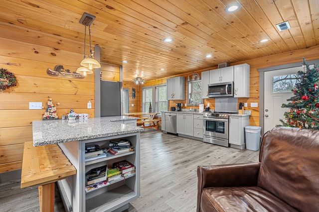 1012 Ravens Ford Way, Sevierville, TN 37876