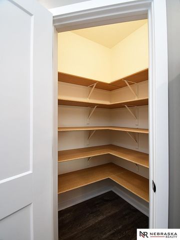 9433 Far Niente Lane, Lincoln, NE 68526