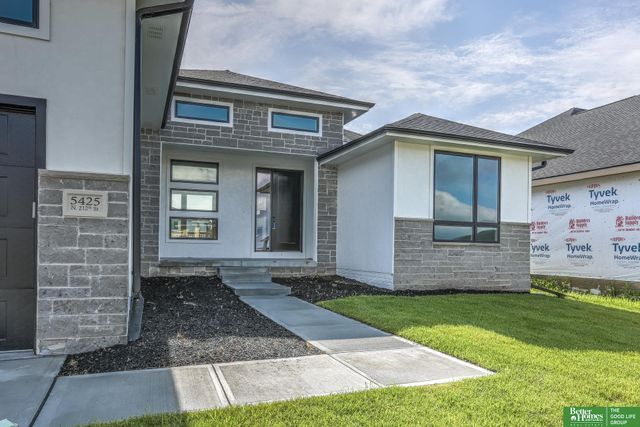 5425 N 212 Street, Elkhorn, NE 68022