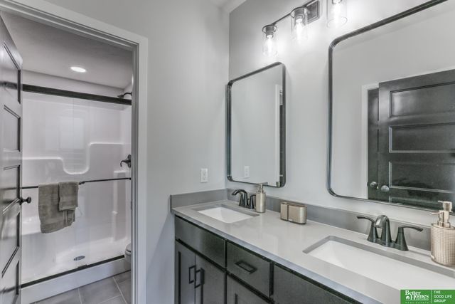 5425 N 212 Street, Elkhorn, NE 68022