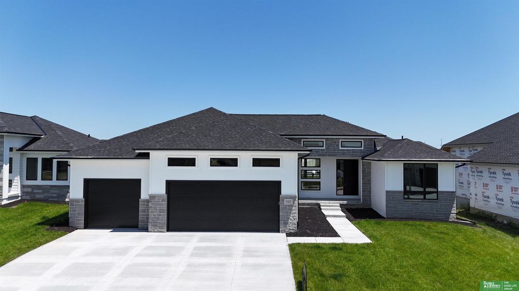 5425 N 212 Street, Elkhorn, NE 68022