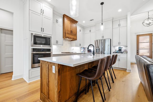 8028 N Shoreline Boulevard, Benton, AR 72019