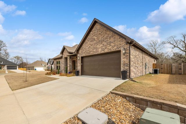 8028 N Shoreline Boulevard, Benton, AR 72019