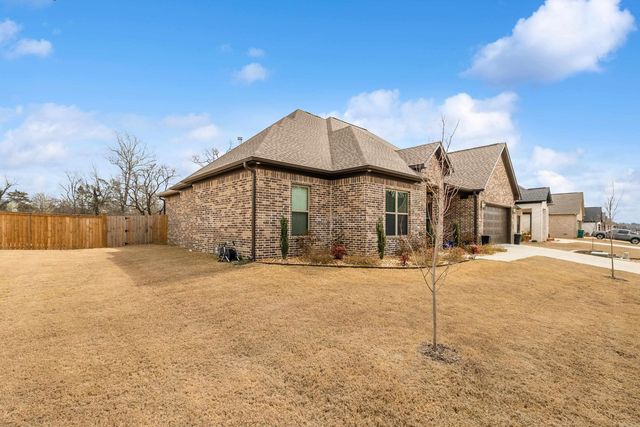 8028 N Shoreline Boulevard, Benton, AR 72019