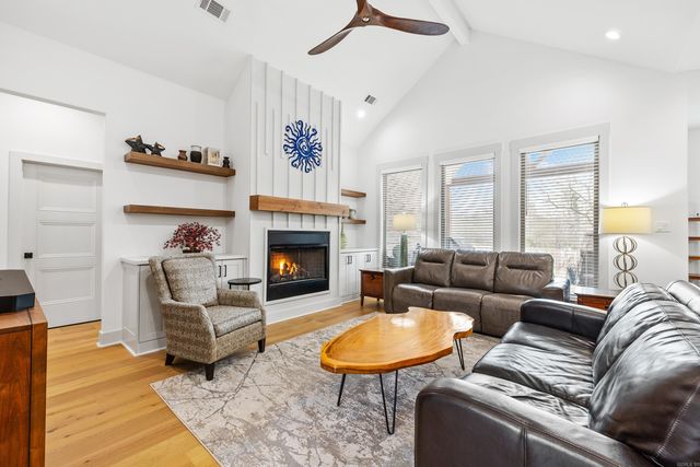 8028 N Shoreline Boulevard, Benton, AR 72019