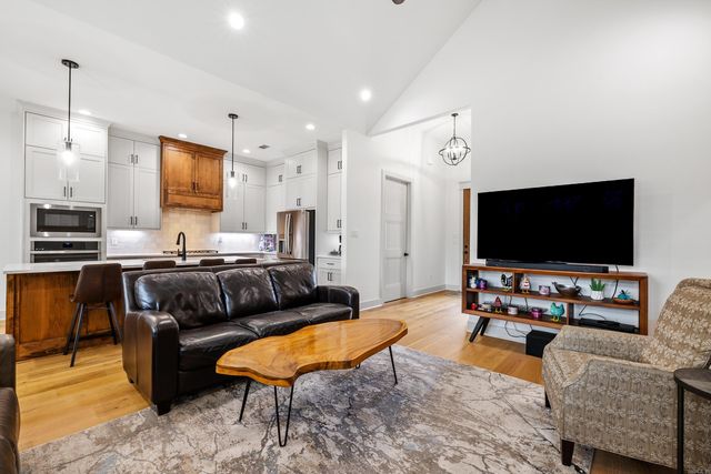 8028 N Shoreline Boulevard, Benton, AR 72019