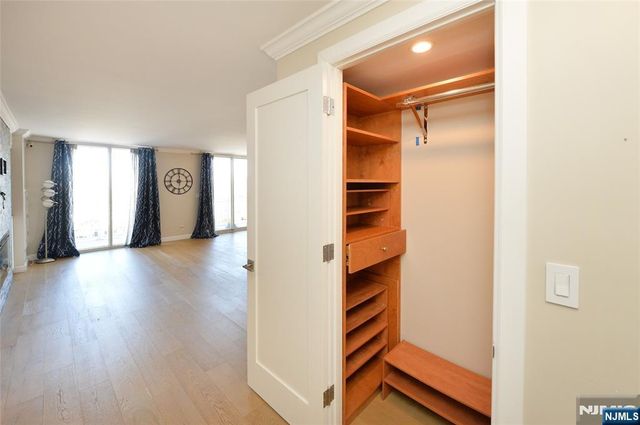 1055 River Road 310, Edgewater, NJ 07020