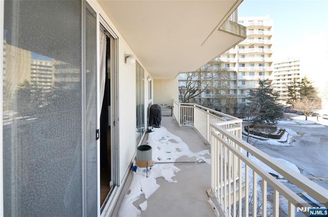 1055 River Road 310, Edgewater, NJ 07020