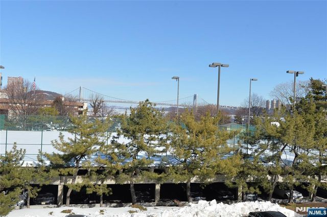 1055 River Road 310, Edgewater, NJ 07020