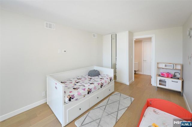 1055 River Road 310, Edgewater, NJ 07020