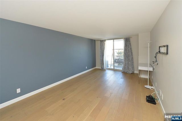 1055 River Road 310, Edgewater, NJ 07020