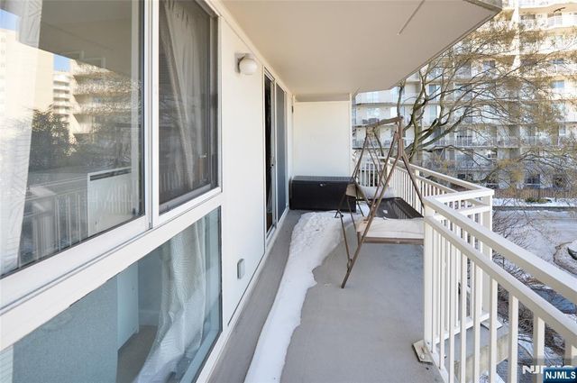 1055 River Road 310, Edgewater, NJ 07020