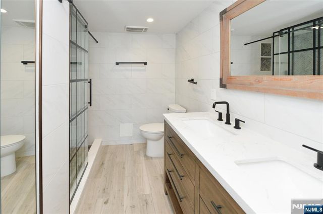 1055 River Road 310, Edgewater, NJ 07020