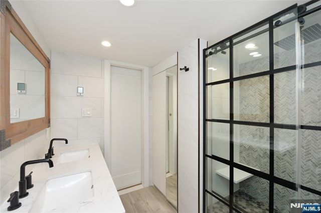 1055 River Road 310, Edgewater, NJ 07020