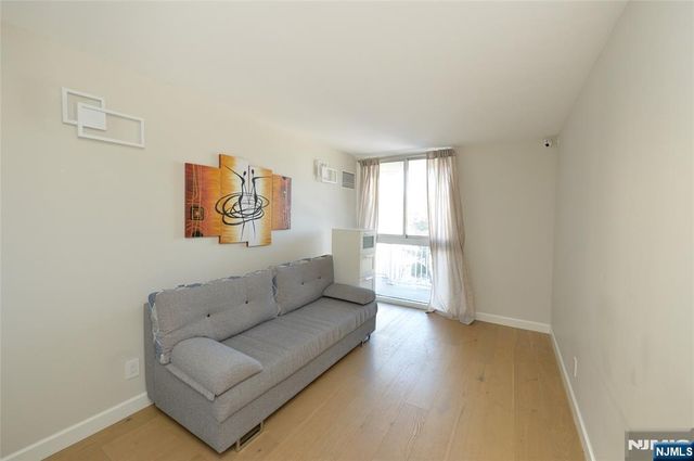 1055 River Road 310, Edgewater, NJ 07020