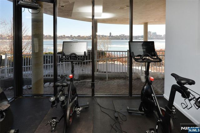 1055 River Road 310, Edgewater, NJ 07020