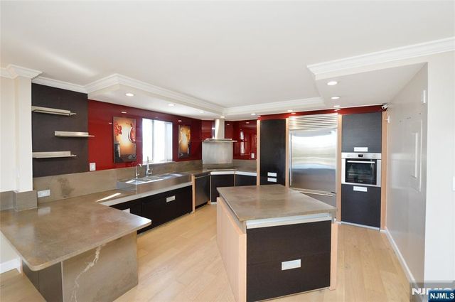 1055 River Road 310, Edgewater, NJ 07020