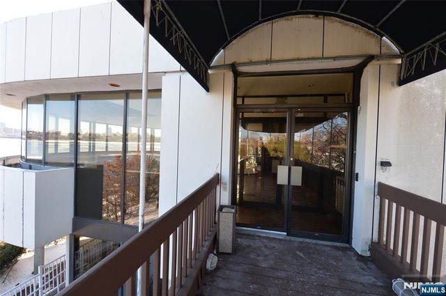 1055 River Road 310, Edgewater, NJ 07020