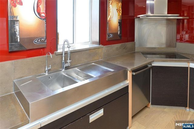 1055 River Road 310, Edgewater, NJ 07020